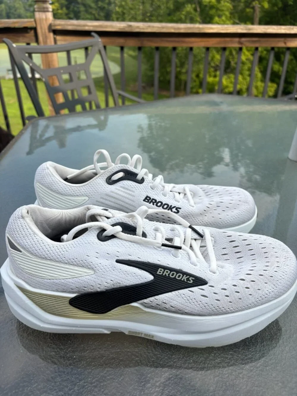 Men's Brooks Ghost Max 3 Running Shoes Size 9.5 - Bright White/Tea/Black